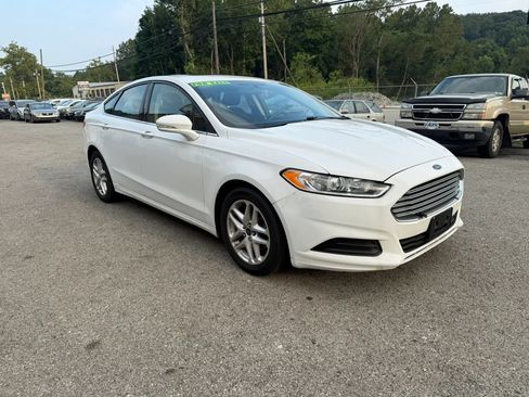 Used 2016 Ford Fusion SE FWD image 3
