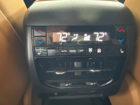 Used 2023 Jeep Grand Cherokee L Summit w/ Luxury Tech Group V AWD/4WD image 13