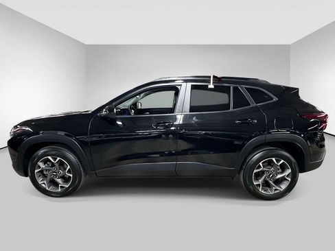 Used 2024 Chevrolet Trax LT w/ Driver Confidence Package FWD image 2