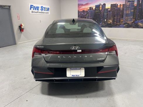 New 2025 Hyundai Elantra Limited image 27