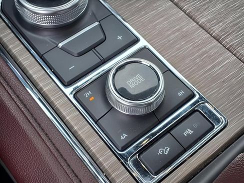 Used 2024 Ford Expedition Limited image 9