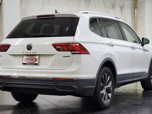 Used 2022 Volkswagen Tiguan SE image 5