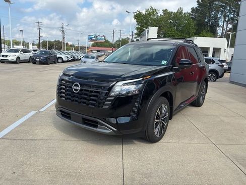 New 2026 Nissan Pathfinder Platinum FWD image 3