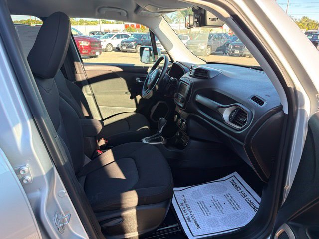 Used 2017 Jeep Renegade Latitude w/ Popular Equipment Group AWD/4WD image 20