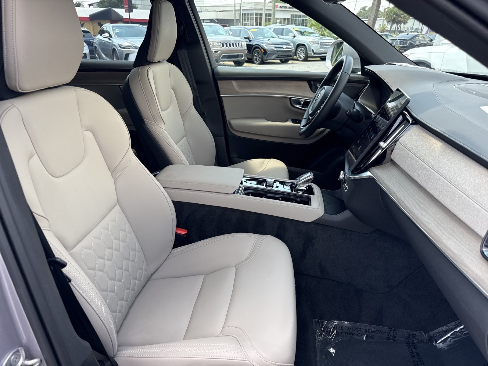 Certified 2026 Volvo XC90 B6 Plus AWD/4WD image 28