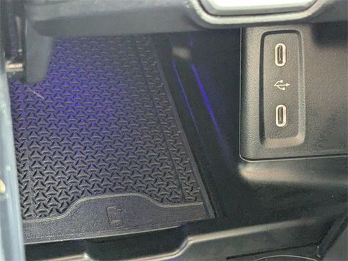 Used 2025 Mercedes-Benz GLC 350e 4MATIC image 22