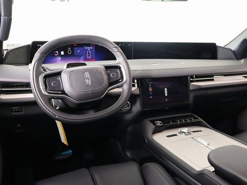 New 2026 Lincoln Navigator Reserve w/ Jet Appearance Package AWD/4WD image 2