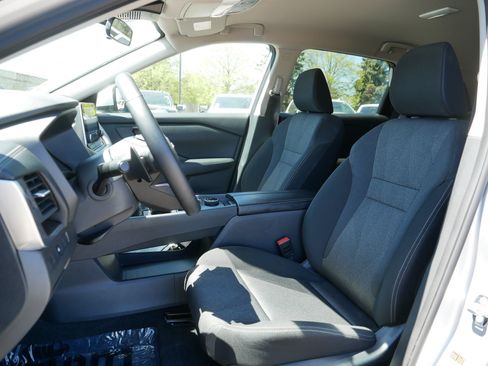Used 2025 Nissan Rogue SV AWD/4WD image 34