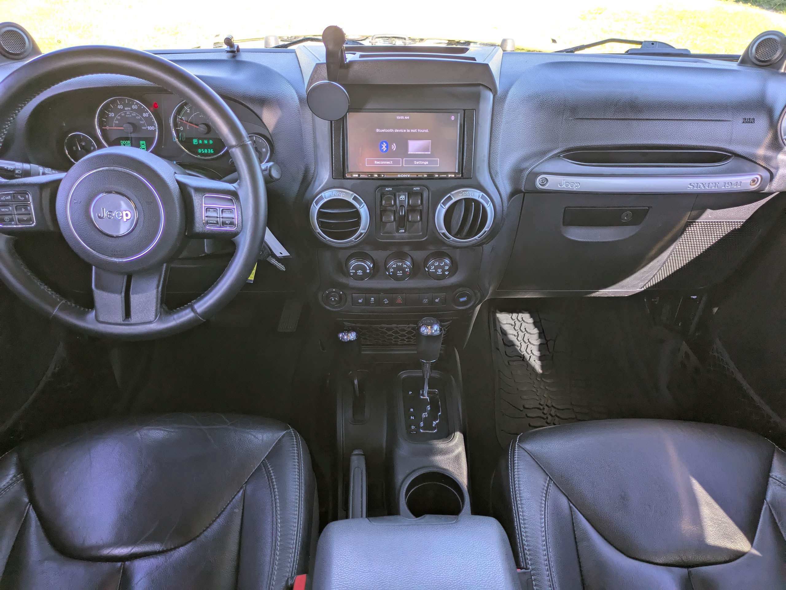 Used 2014 Jeep Wrangler Unlimited Rubicon w/ Connectivity Group AWD/4WD image 16