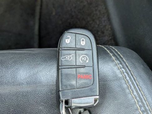 Used 2017 Jeep Grand Cherokee Limited image 28