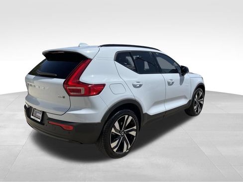 Used 2024 Volvo XC40 B5 Plus w/ Protection Package Premier AWD/4WD image 5