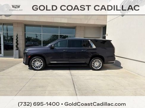 Used 2023 Cadillac Escalade ESV Premium Luxury AWD/4WD image 2