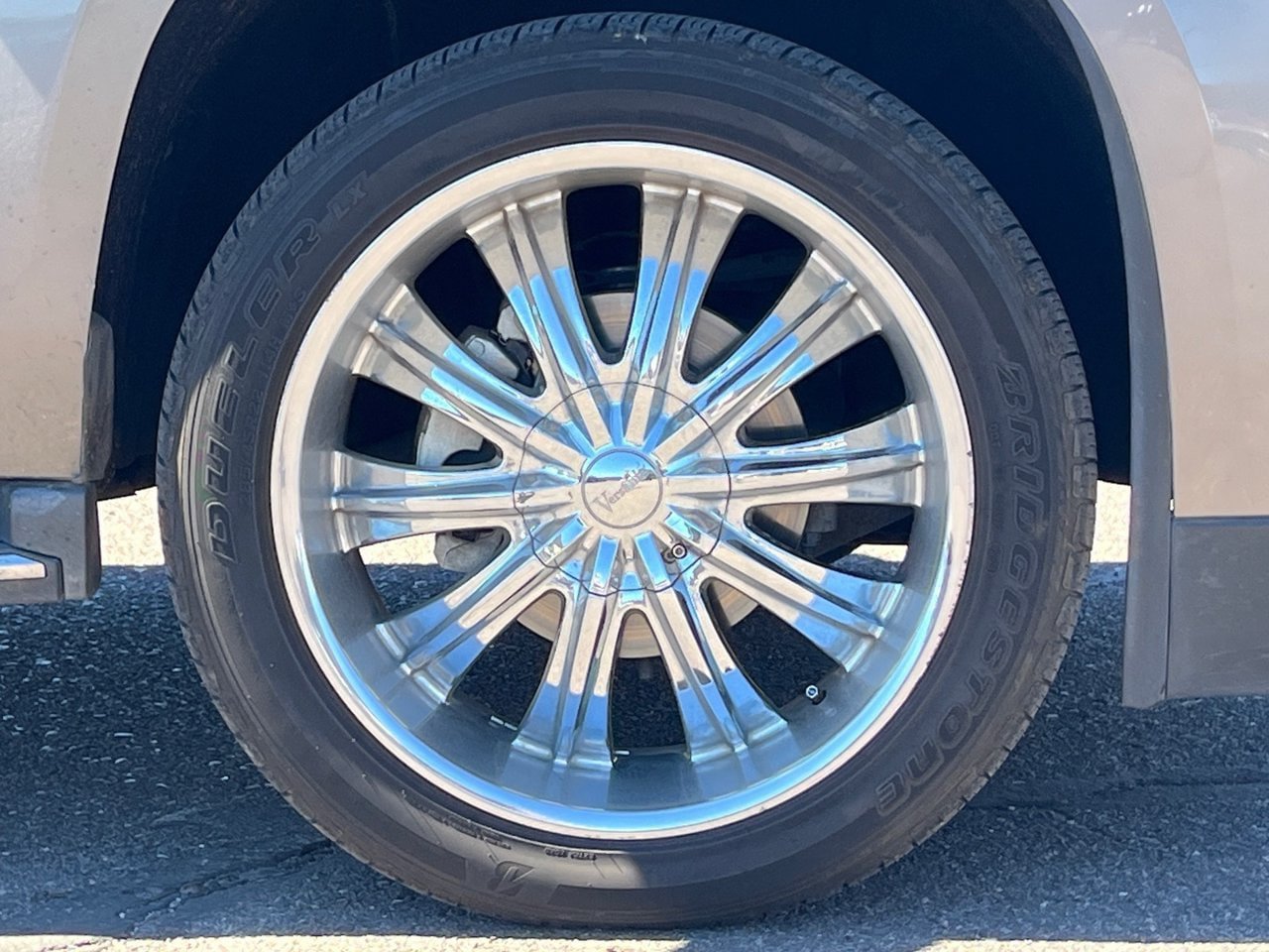 Used 2017 Cadillac Escalade Luxury AWD/4WD image 8