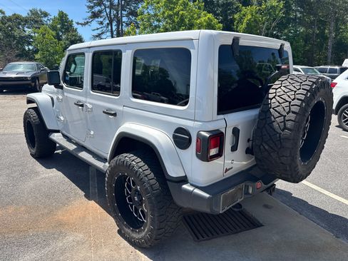 Used 2018 Jeep Wrangler Unlimited Sahara w/ Cold Weather Group AWD/4WD image 7