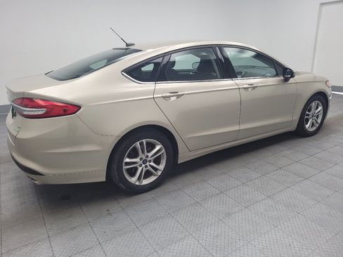Used 2018 Ford Fusion SE w/ Fusion SE Technology Package FWD image 10
