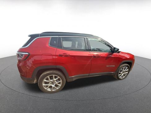 Used 2025 Jeep Compass Limited image 12