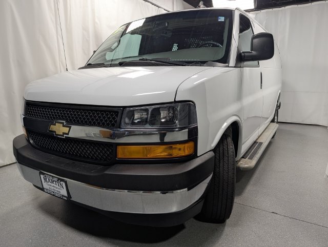 Used 2022 Chevrolet Express 2500 w/ Driver Convenience Package RWD image 7