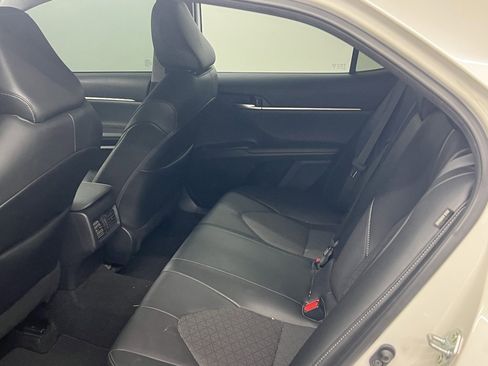 Used 2022 Toyota Camry XSE image 9