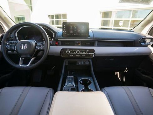 Used 2025 Honda Pilot EX-L image 13
