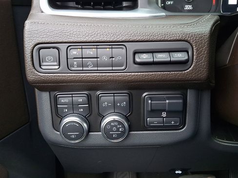 Used 2021 GMC Yukon Denali w/ Denali Ultimate Package AWD/4WD image 29