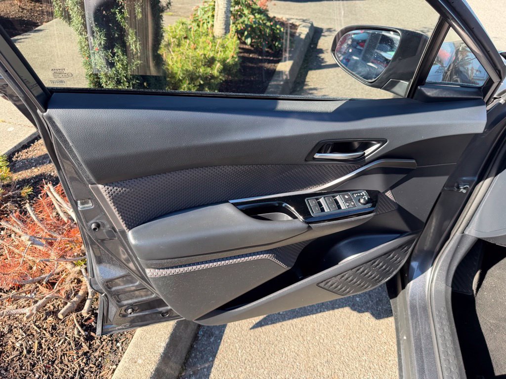 Certified 2022 Toyota C-HR Limited FWD image 11