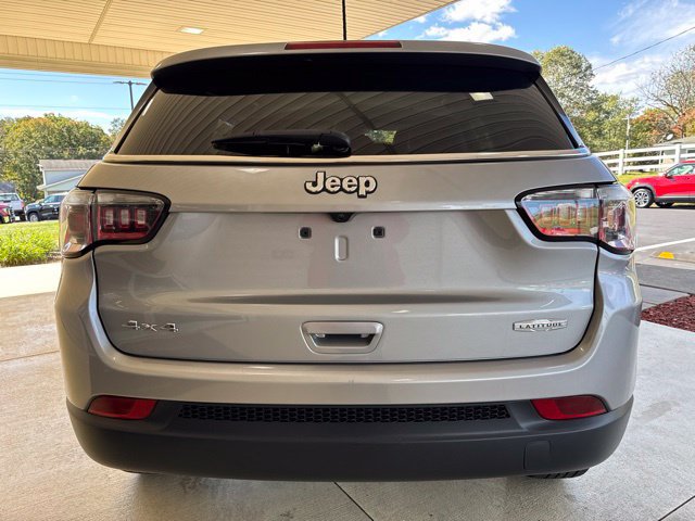 Used 2018 Jeep Compass Latitude w/ Cold Weather Group AWD/4WD image 7