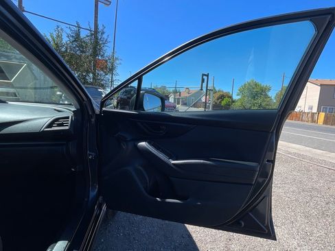 Used 2018 Subaru Crosstrek 2.0i Premium image 11