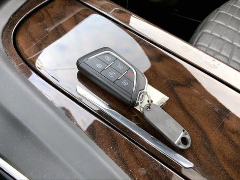 Used 2022 Cadillac Escalade ESV Sport Platinum w/ LPO, ONYX Package image 11