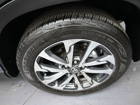 Certified 2023 Toyota Corolla Cross XLE image 15