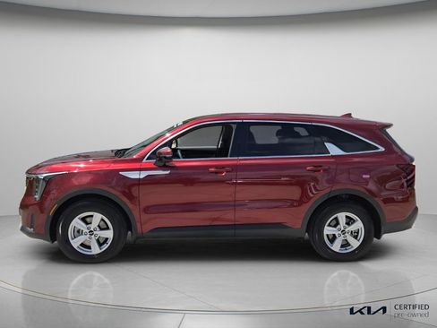 Certified 2025 Kia Sorento LX image 3