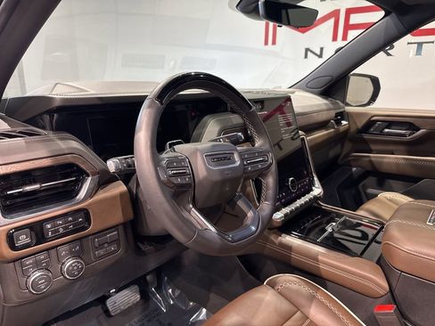 Used 2025 GMC Yukon Denali Ultimate image 9