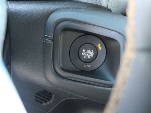 Used 2025 Jeep Wrangler Unlimited Sahara image 18