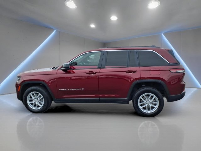 Used 2024 Jeep Grand Cherokee Laredo X w/ Luxury Tech Group I AWD/4WD image 9