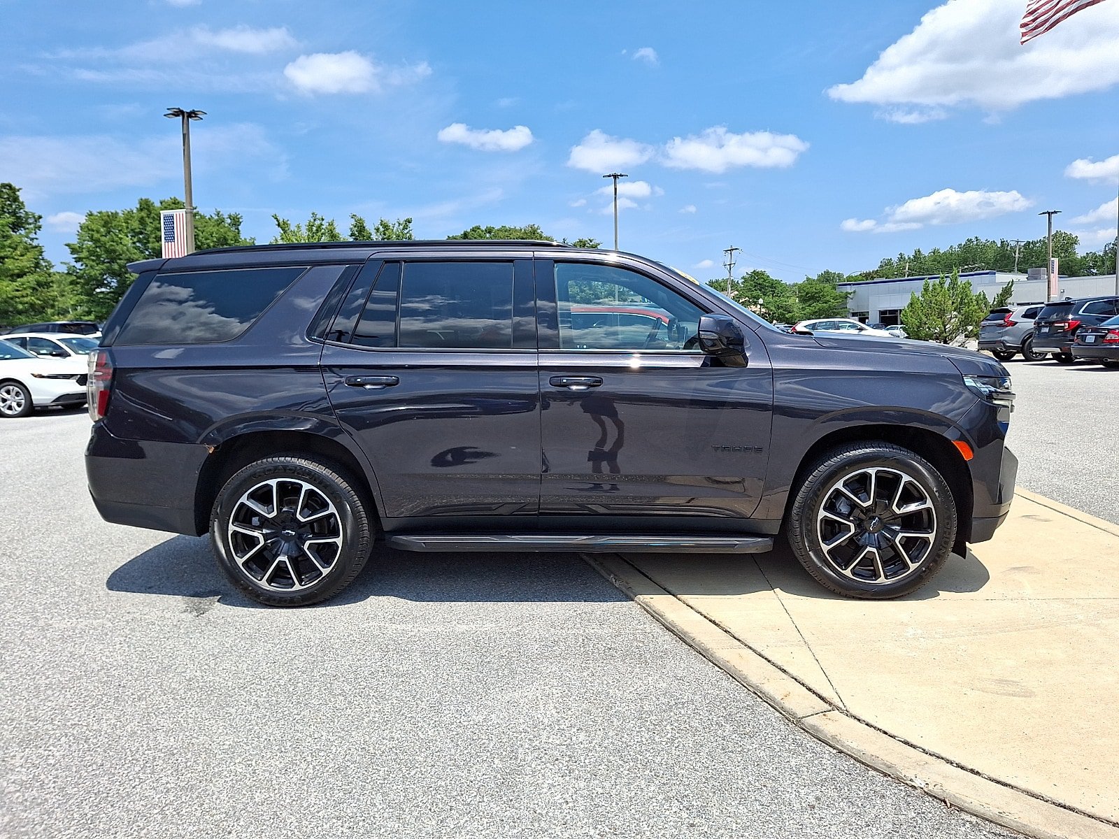 Used 2022 Chevrolet Tahoe RST w/ Luxury Package AWD/4WD image 7