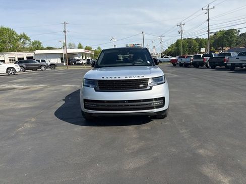 Used 2025 Land Rover Range Rover SE AWD/4WD image 2
