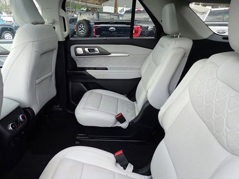 Certified 2025 Ford Explorer Platinum w/ LUX Leather Package image 18