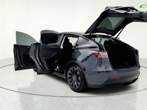 Used 2024 Tesla Model Y Performance AWD/4WD image 16