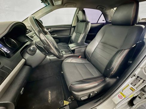 Used 2017 Toyota Camry SE FWD image 13