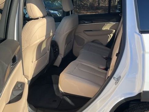 Used 2025 Jeep Grand Cherokee Limited image 12