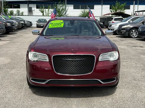 Used 2018 Chrysler 300 Touring w/ Chrome Appearance Package RWD image 3