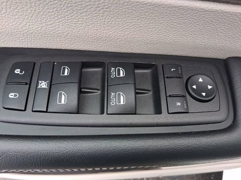 Used 2024 Chrysler Pacifica Touring-L FWD image 21