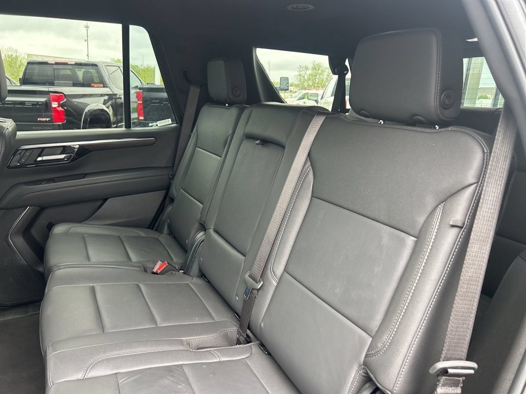 Used 2025 Chevrolet Tahoe Z71 AWD/4WD image 38