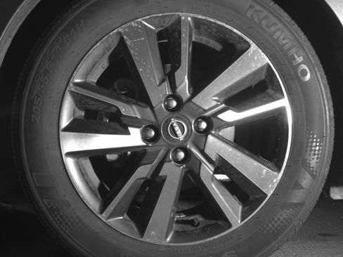 Used 2025 Nissan Versa SV image 12