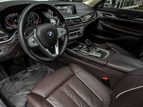 Used 2022 BMW 750i xDrive w/ Executive Package AWD/4WD image 16