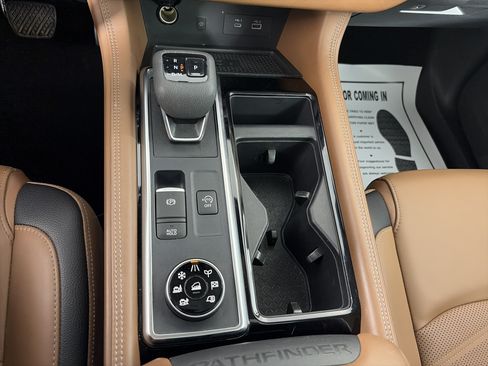 Certified 2024 Nissan Pathfinder Platinum AWD/4WD image 34