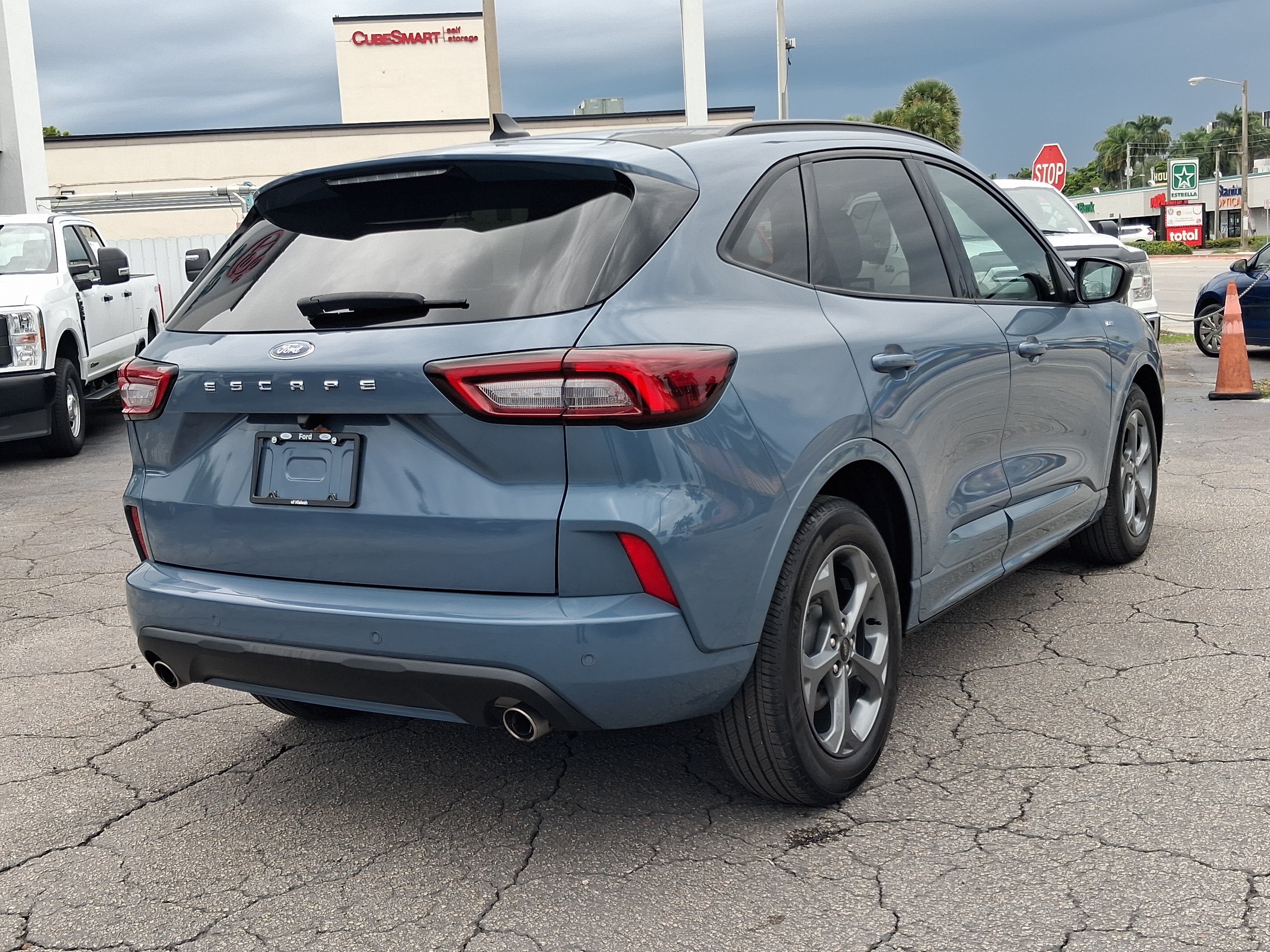 Used 2024 Ford Escape ST-Line w/ Tech Pack #1 FWD image 4