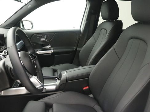 Used 2026 Mercedes-Benz GLB 250 image 32