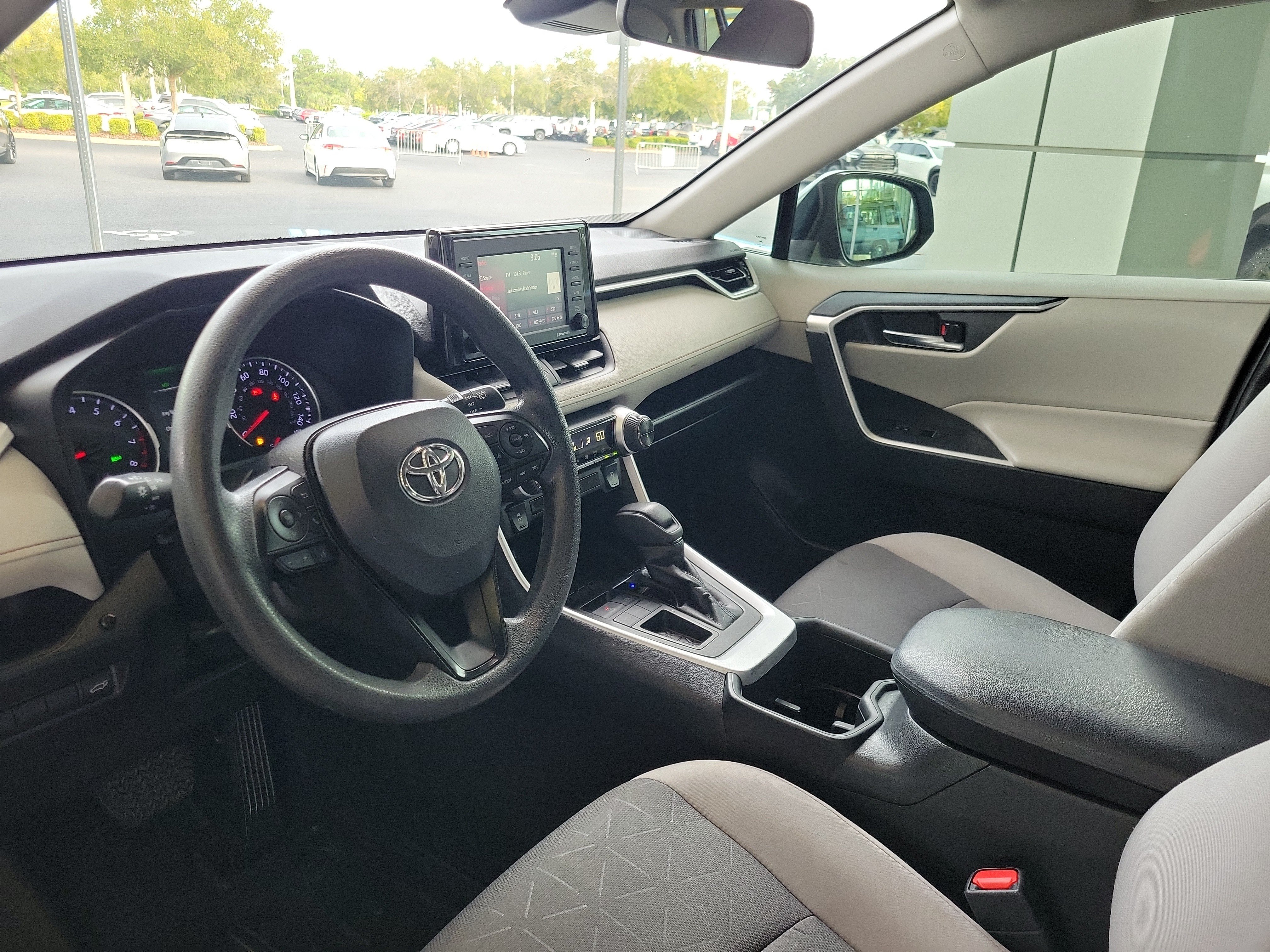 Used 2022 Toyota RAV4 XLE w/ Convenience Package FWD image 12