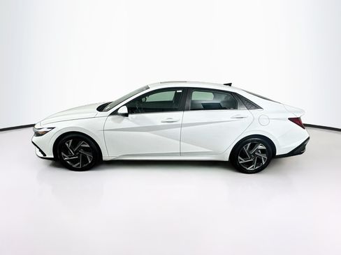 Used 2025 Hyundai Elantra Limited FWD image 4