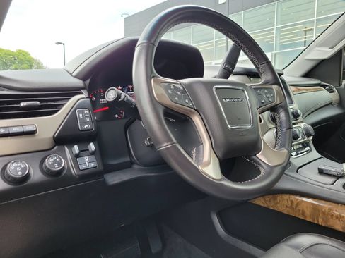 Used 2015 GMC Yukon Denali w/ Touring Package AWD/4WD image 11